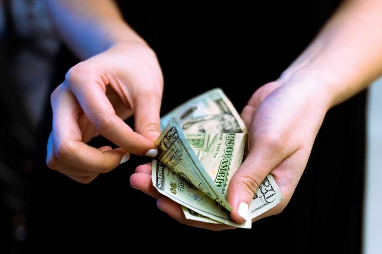 Převod peněz ze zahraničí: Poplatky, kurzy, jak dlouho trvá převod